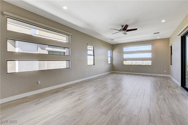 Building Photo - 64 Grey Feather Dr