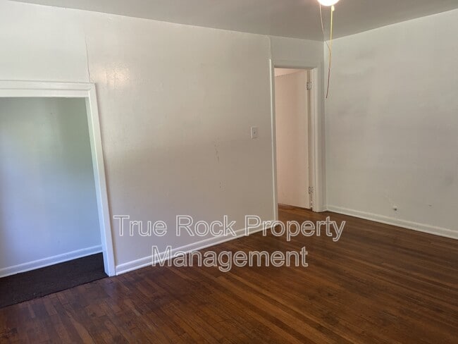 Building Photo - 403 W 13th