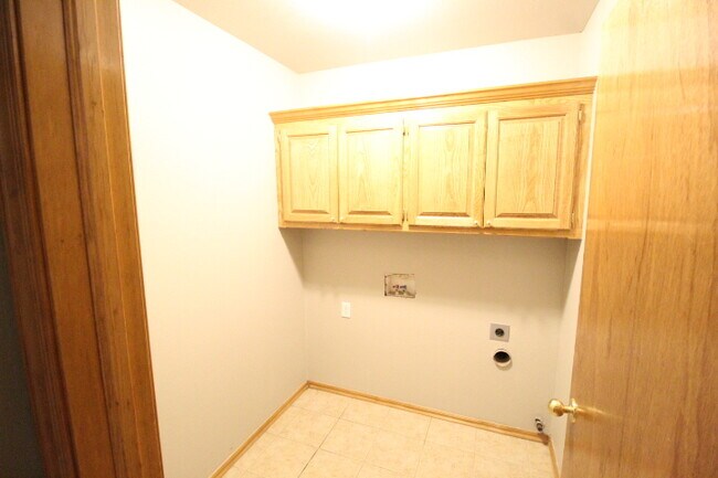 Building Photo - 620 Eastview Dr