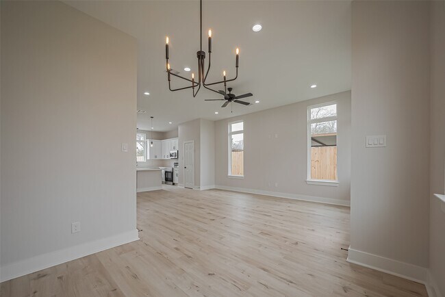 Building Photo - 918 St Clair St