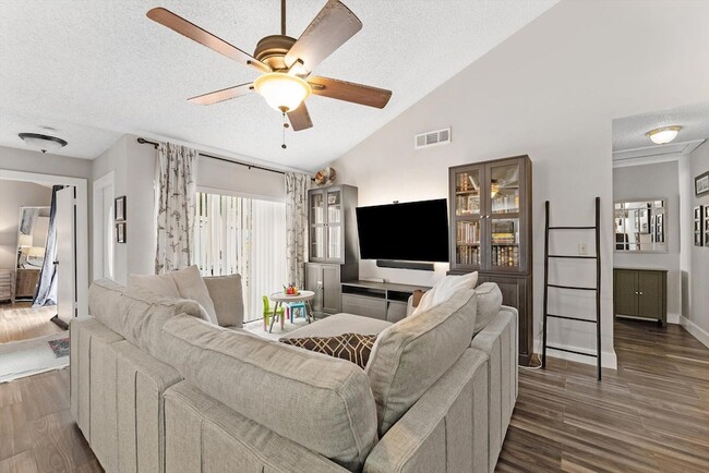 Building Photo - 203 Timberlane Cir