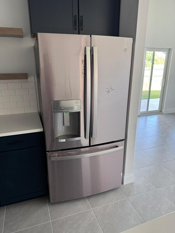 Building Photo - 1073 SW Benchor Ave