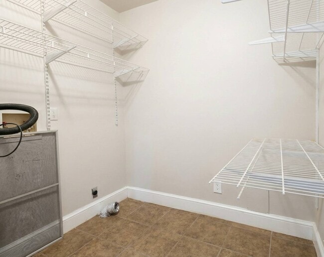 Building Photo - 402 Laurel St