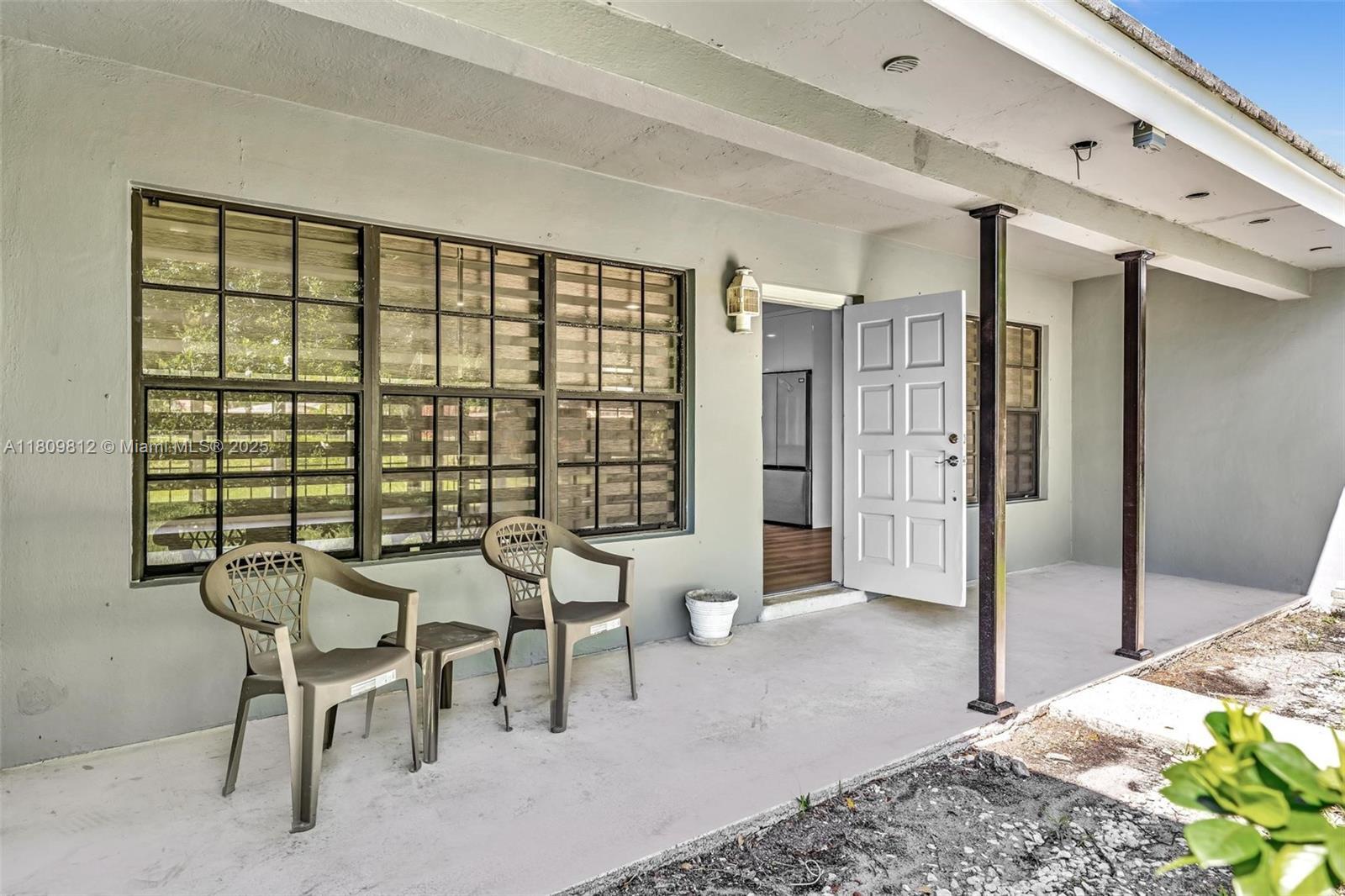Building Photo - 418 S 57th Way