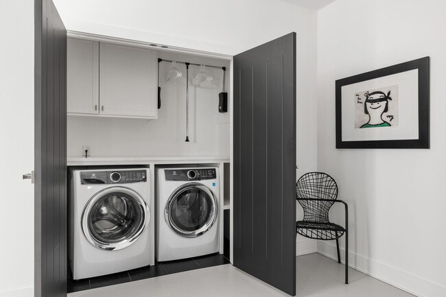 Building Photo - 508 E Huron Ave