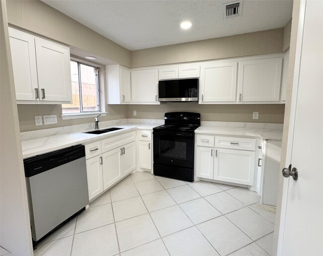 Building Photo - 4702 Hickorygate Dr