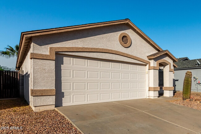 Building Photo - 3122 W Donald Dr