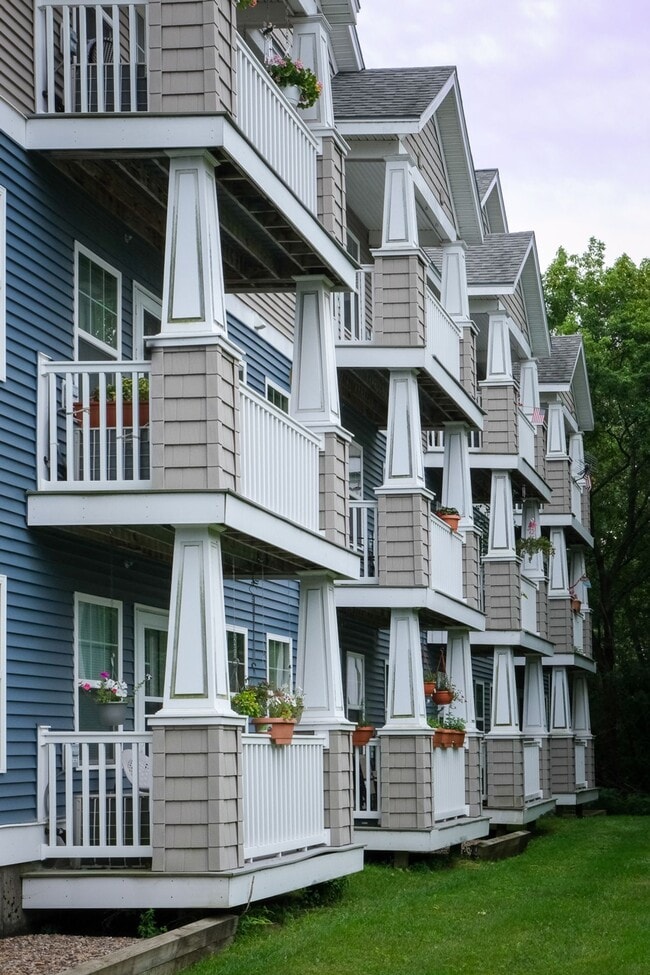 Building Photo - 2 bed, 2 bath independent senior living (55+ years of age) heat, hot water, & electricity include...