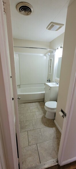 Bathroom - 516 E Warren St