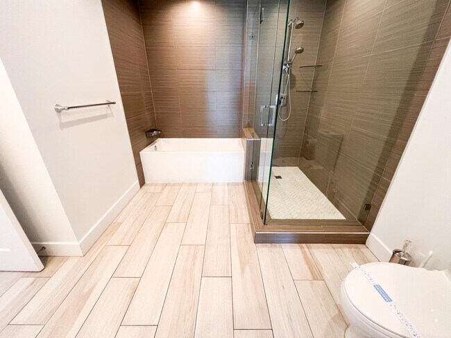 Building Photo - 1 S Palmway