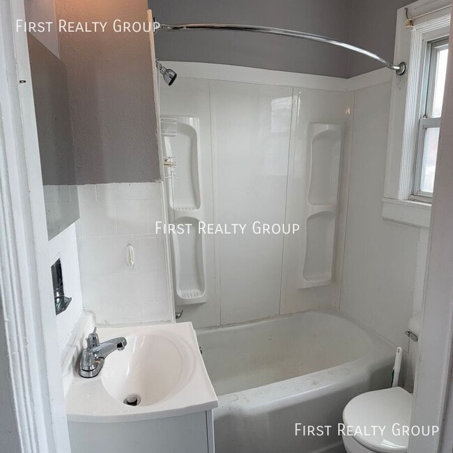 Building Photo - 908 Washington-Apt. C