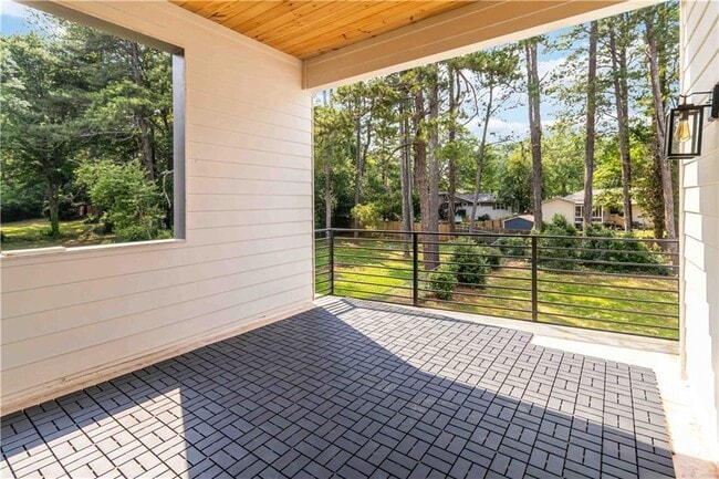 Building Photo - 1554 Columbia Cir