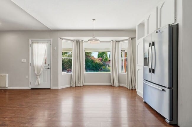 Building Photo - Mesa 4 Bed Single-Level Home • 2,044 Sq Ft • Oversized Yard • Stapley & McKellips