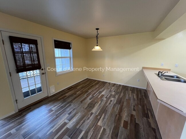 Building Photo - 2 bed condo in Ridgewood Condo Community