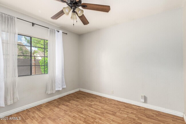 Building Photo - 1518 E Rockwood Dr