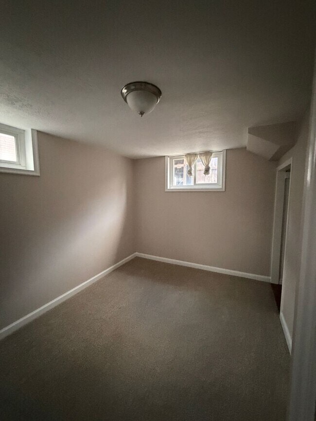 Building Photo - Gorgeous Home in Bountiful!