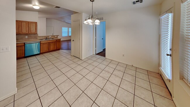 Building Photo - 3 Bedroom 2 Bath with 2 Car Garage - Moore...