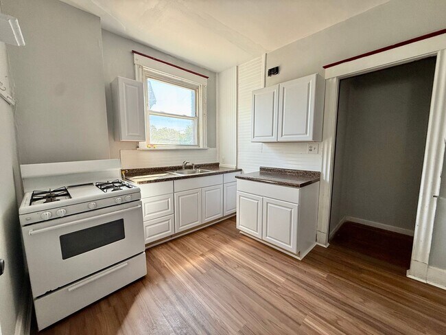 Building Photo - 548 Carplin Pl