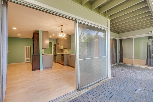 Building Photo - 280 Easy St