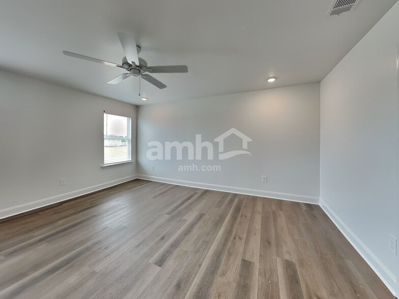 Building Photo - 330 Golucke Wy