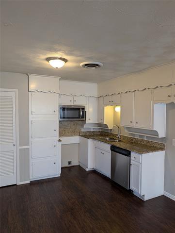 Building Photo - 4725 Leonard St