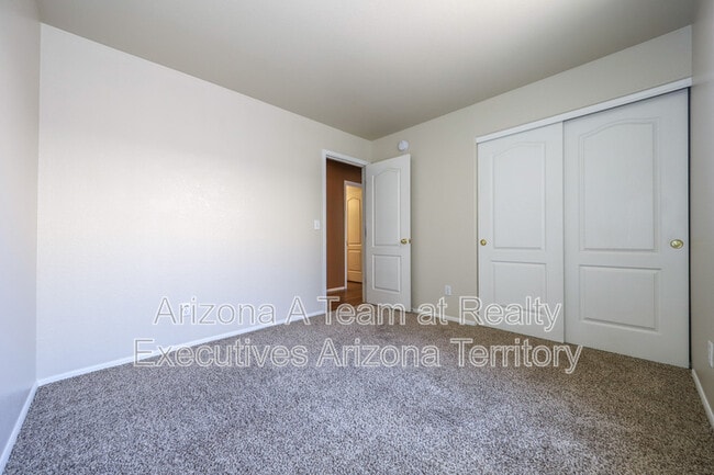 Building Photo - 8070 N Wild Aster Way