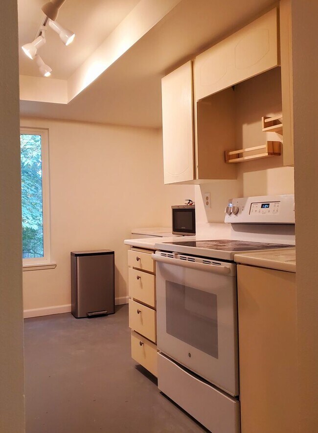Building Photo - 2bd, 2 ba Condo in Oakbrook, Amenities! $1...