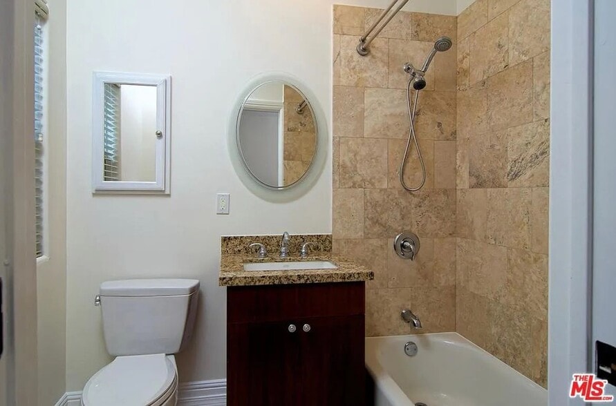 Building Photo - 2027 Beloit Ave