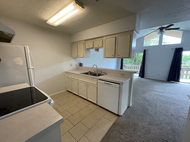 Building Photo - Enjoy living in Panorama Village and enjoy all it has to offer: 27-hole golf course, 3 city parks...