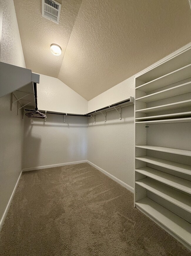 Building Photo - 646 Ridge Lawn Dr