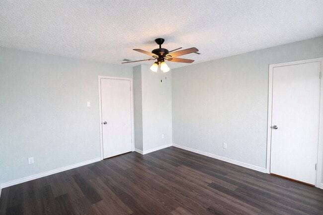 Building Photo - Stylish 2-Bedroom Townhome with Terrace & Resort-Style Amenities in Grand Prairie