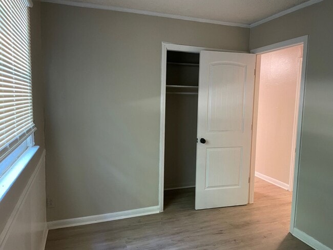 Building Photo - 1392