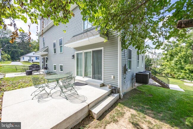 Building Photo - 209 Namar Ave