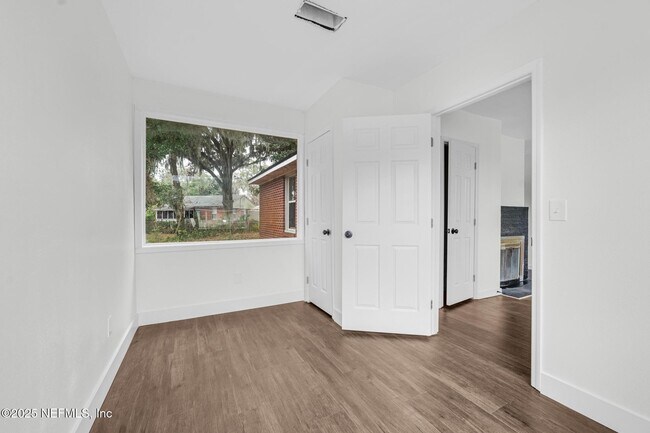 Building Photo - 366 W 67th St