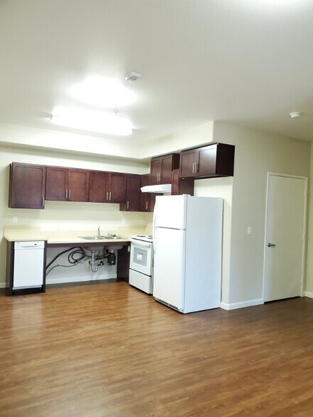 Building Photo - 2209 E 8th St