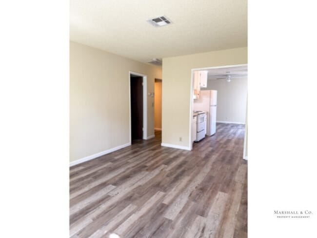 Building Photo - Spacious 2br/1ba, A/C, LRG. Bedroooms, Private Patio, Garage, New Fridge, NEW Dishwasher!!