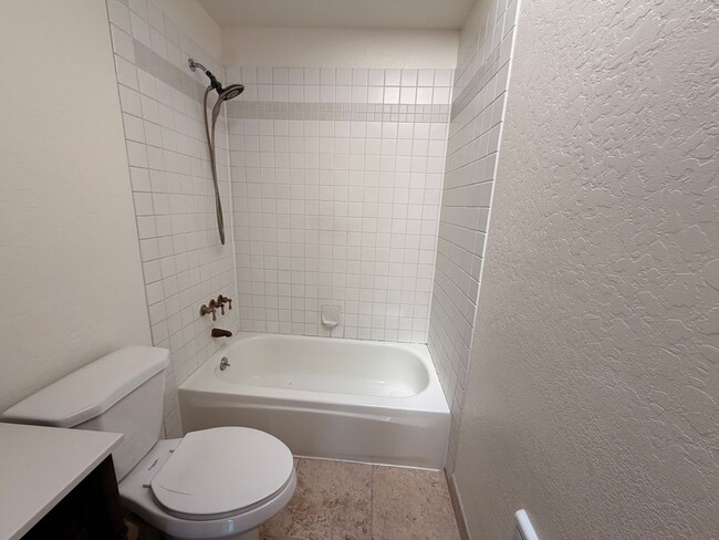 Building Photo - 17106 Shady Ln Dr