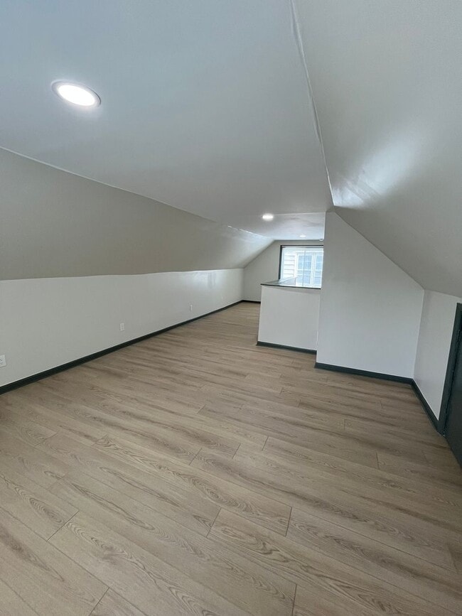 Building Photo - Beautifully Renovated 3BR Home with Modern Finishes & Spacious Living Areas