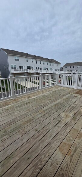 Deck - 351 Presidents Pointe Ave