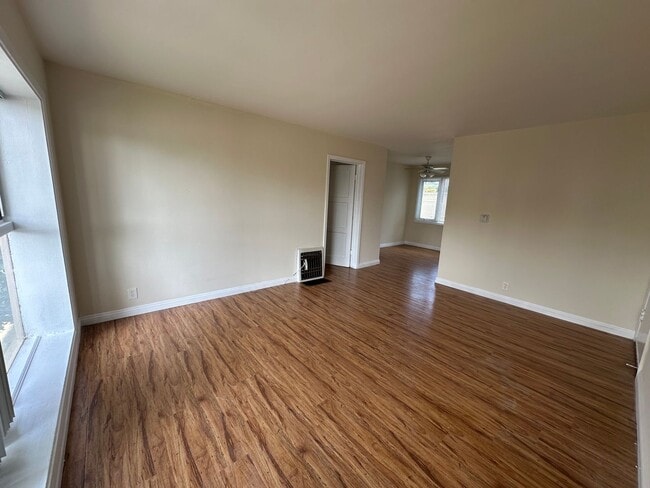 Building Photo - Lakewood Garden Apts