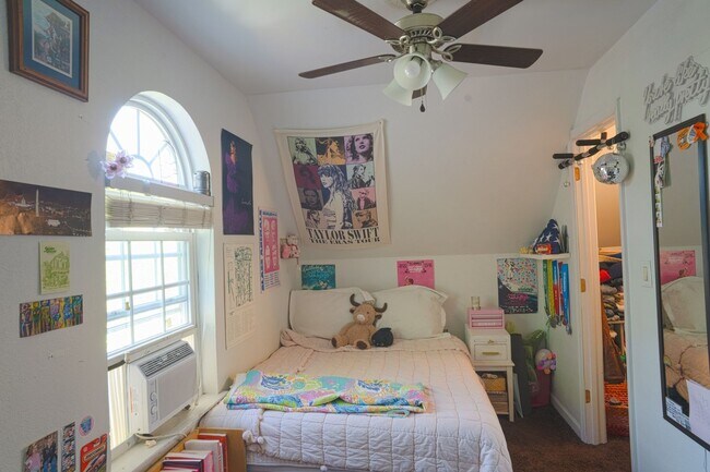 Building Photo - 4-5 Bedroom Single Family Home Located in the Fan/Richmond VA