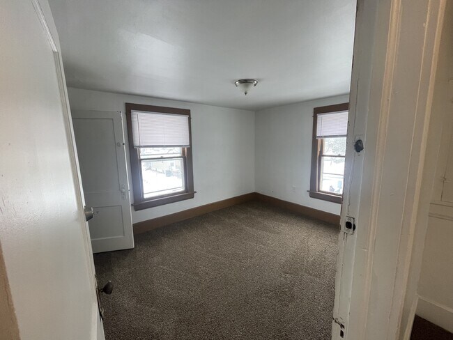 Building Photo - 944 Baughman St