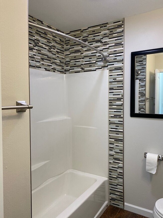 Building Photo - 108 S Tinker Ln