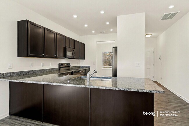 Building Photo - 103 W Tecoma Ln