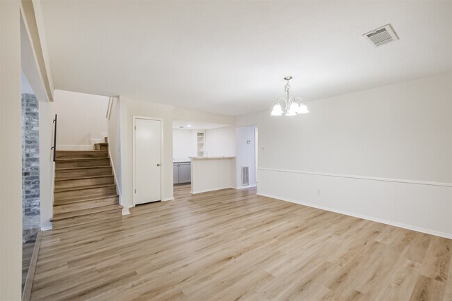 Building Photo - 3362 Continental Dr