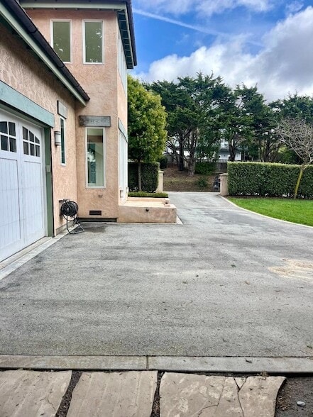 Building Photo - 445 Purisima Way