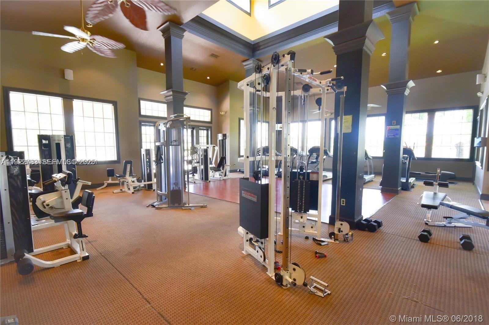 Building Photo - 2427 Centergate Dr