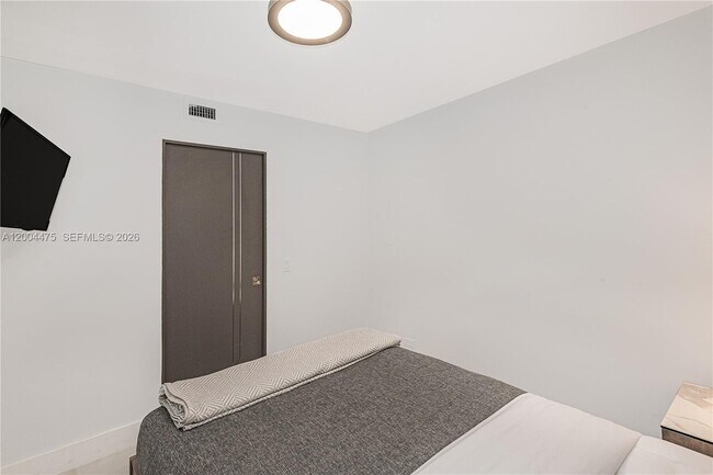 Building Photo - 2301 Collins Ave