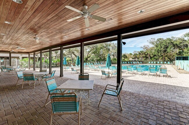 Building Photo - Welcome to your Heatherwood Heaven