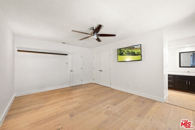 Building Photo - 4069 W Rosecrans Ave